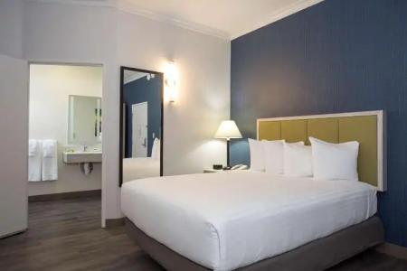SureStay by Best Western Santa Monica - 91