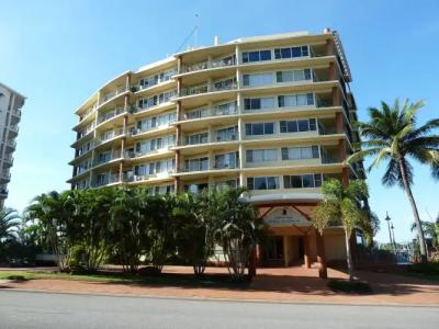 Cullen Bay Resorts
