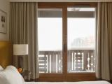 Comfort room with mountain view