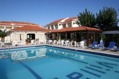 Village Inn Studios & Family Apartments - 1