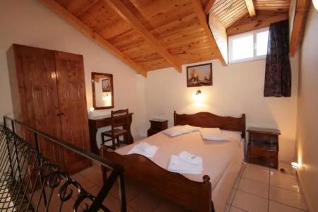 Village Inn Studios & Family Apartments - 23