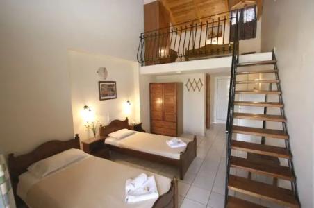 Village Inn Studios & Family Apartments - 12