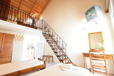 Village Inn Studios & Family Apartments - 24