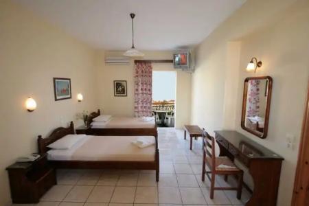 Village Inn Studios & Family Apartments - 25