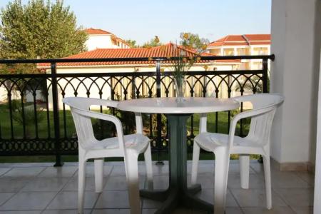 Village Inn Studios & Family Apartments - 20