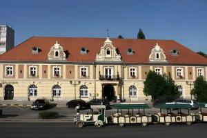 Hotel Kristály Imperial, Tata