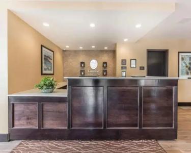 Comfort Inn & Suites Airport North - 1