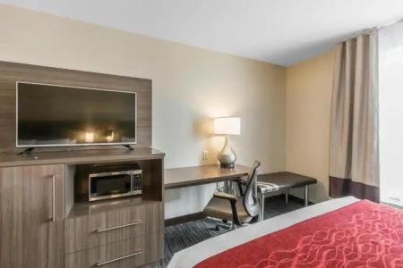 Comfort Inn & Suites Airport North - 32