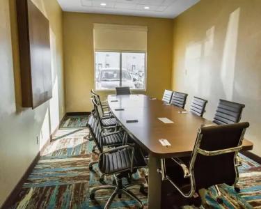 Comfort Inn & Suites Airport North - 9