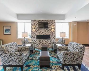 Comfort Inn & Suites Airport North - 2