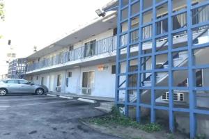 Holiday Lodge, Los Angeles