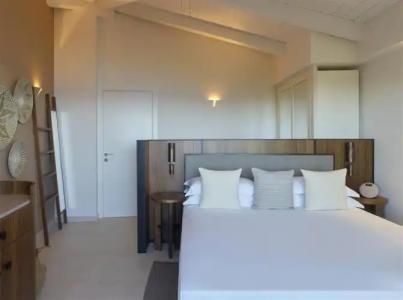 Baia Di Chia Resort Sardinia, Curio Collection By Hilton - 5