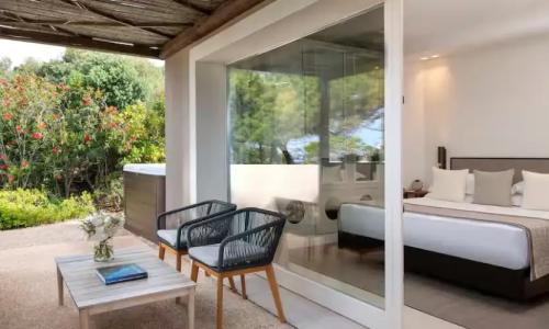 Baia Di Chia Resort Sardinia, Curio Collection By Hilton - 68