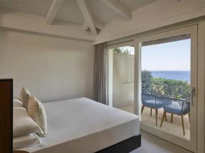 Baia Di Chia Resort Sardinia, Curio Collection By Hilton - 6