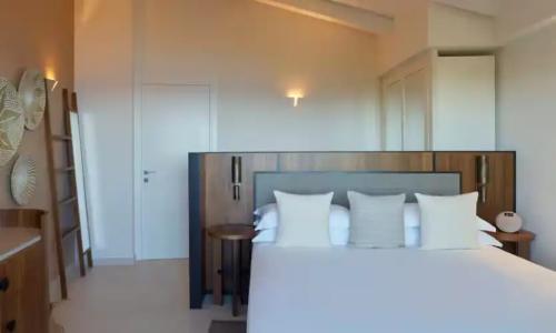 Baia Di Chia Resort Sardinia, Curio Collection By Hilton - 54