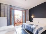 Classic Triple room with garden view