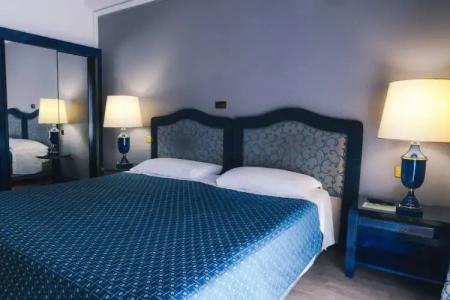 Grand Excelsior - 72