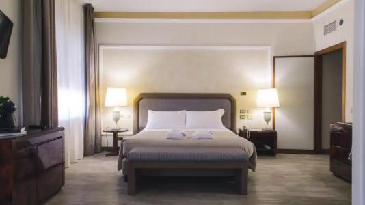 Grand Excelsior - 111