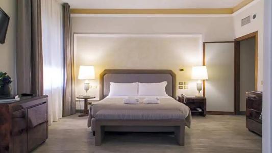 Grand Excelsior - 52