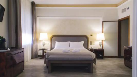 Grand Excelsior - 35