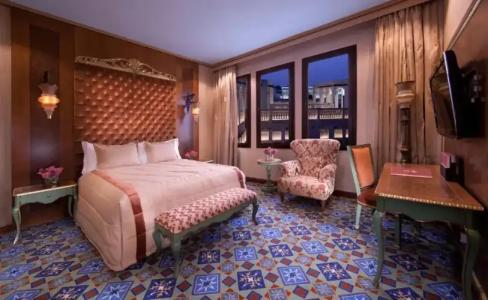 Souq Waqif Boutiques - Tivoli - 120