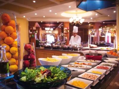 Mövenpick Doha - 11