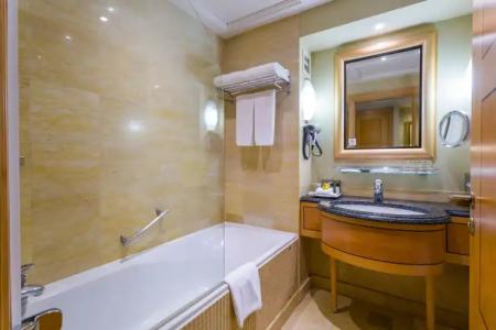 Mövenpick Doha - 9