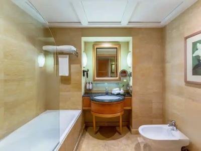 Mövenpick Doha - 52