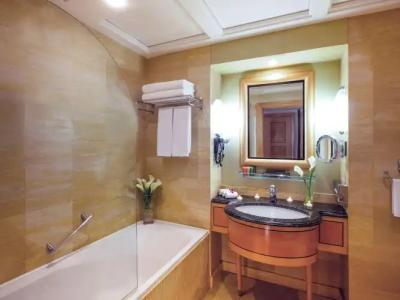 Mövenpick Doha - 8