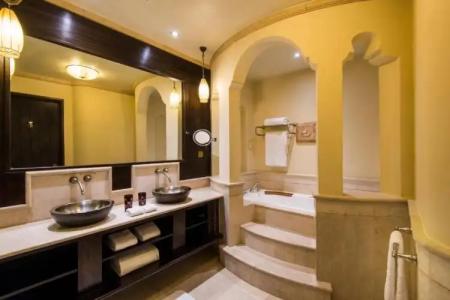 Sharq Village & Spa, a Ritz-Carlton - 43