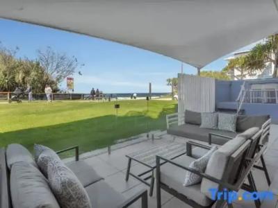 Rolling Surf Resort - 90