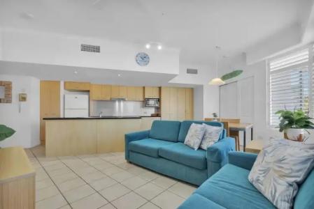 Rolling Surf Resort - 401