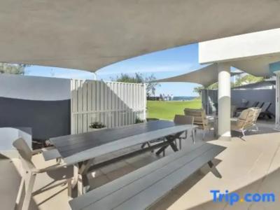 Rolling Surf Resort - 88