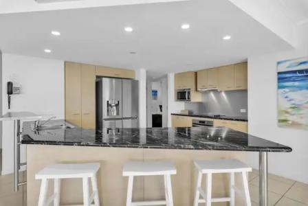 Rolling Surf Resort - 222