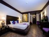 Deluxe room with pool view