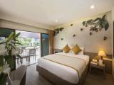 Superior Double room with balcony and garden view