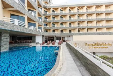 City Beach Resort - 18