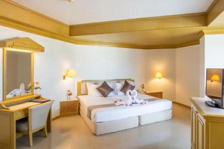 City Beach Resort - 5