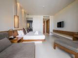 Deluxe room with pool view