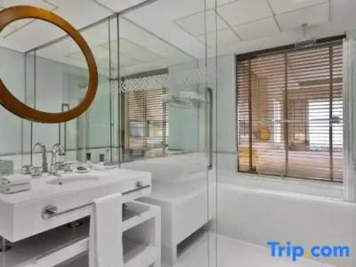 Four Points by Sheraton Bur Dubai - 42