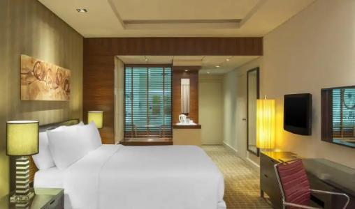 Four Points by Sheraton Bur Dubai - 5