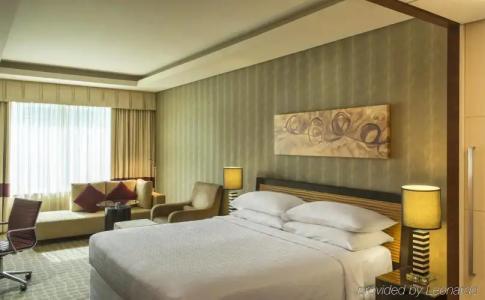 Four Points by Sheraton Bur Dubai - 3