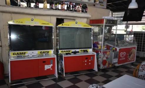 Golden Orange Apart - 17