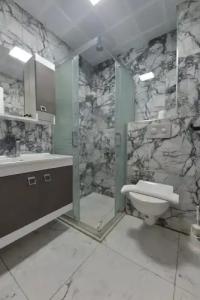 Golden Orange Apart - 22