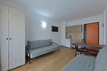 Golden Orange Apart - 54