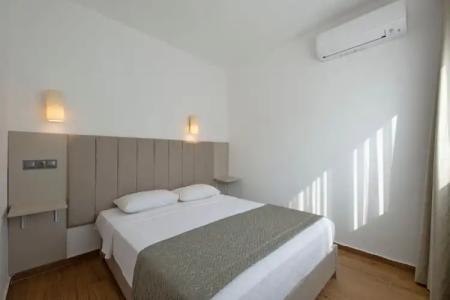 Golden Orange Apart - 29