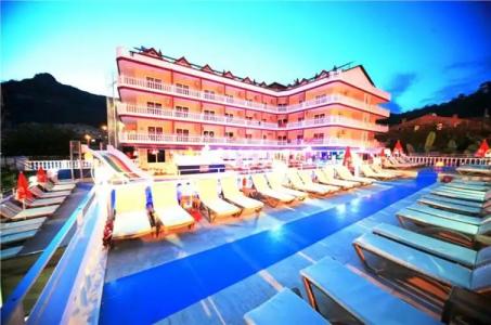Mustis Royal Plaza - 16