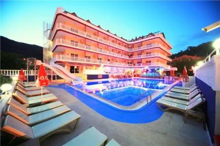 Mustis Royal Plaza - 12
