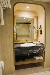 Sheraton Khalidiya - 104