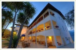 Bella Hotel & Restaurant with private dock for mooring boats, San Felice del Benaco